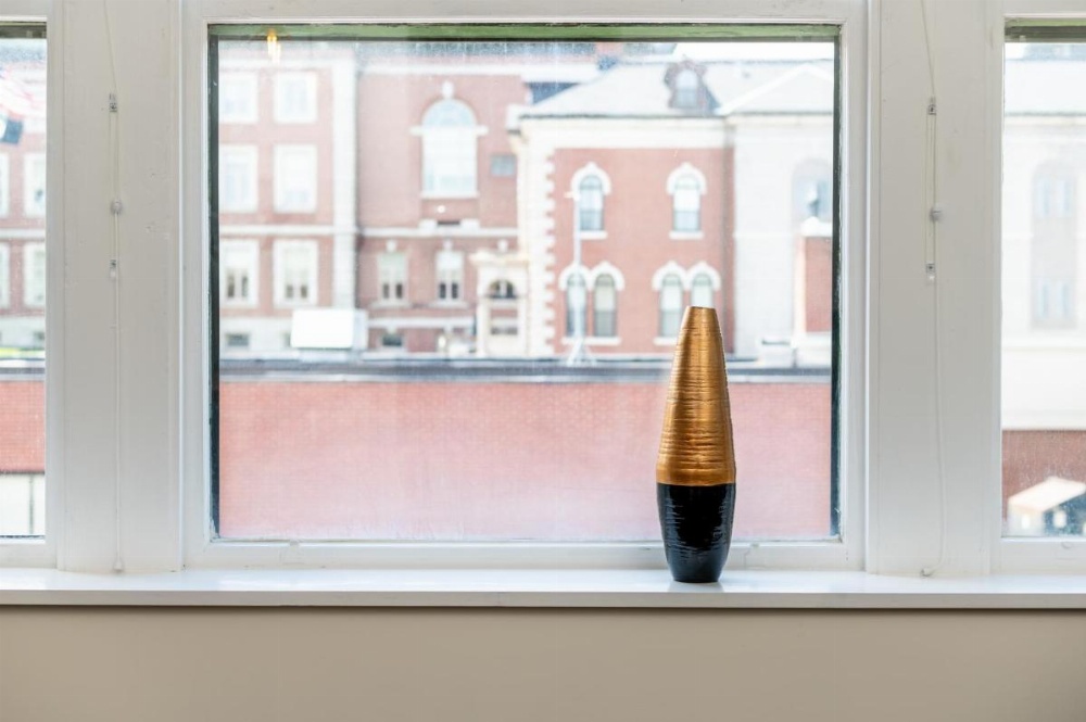 Luxury Downtown Bangor Apartment Image 14