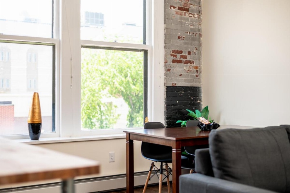 Luxury Downtown Bangor Apartment Image 15