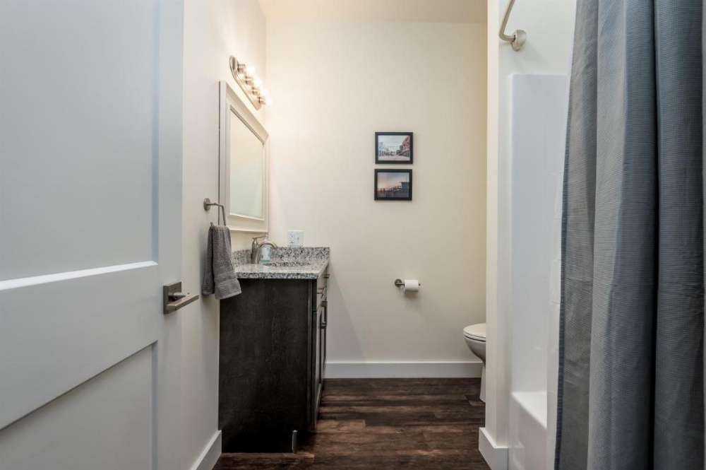 Luxury Downtown Bangor Apartment Image 17