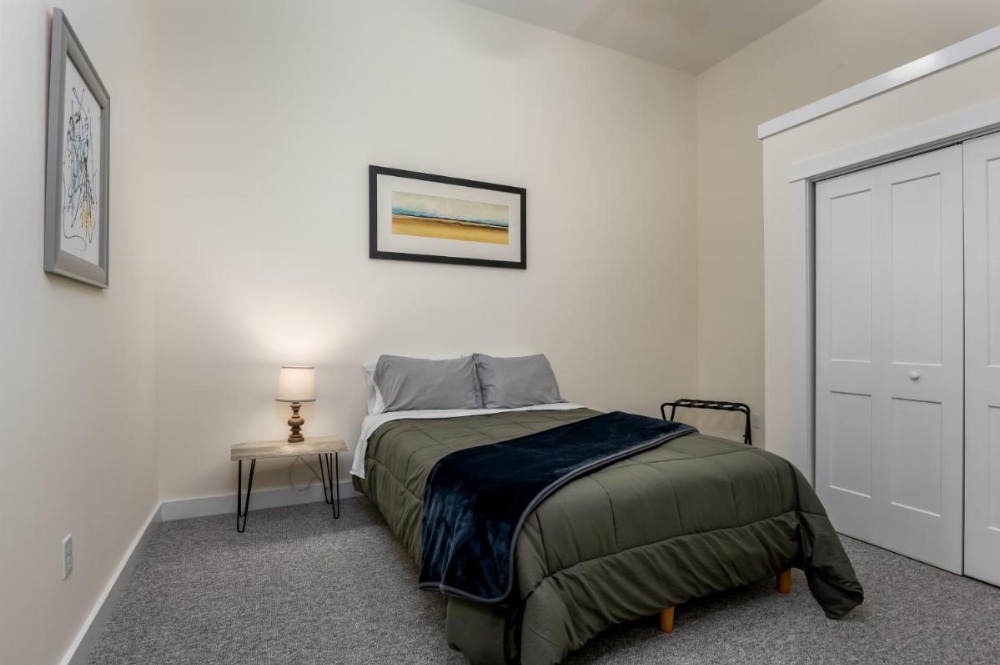 Luxury Downtown Bangor Apartment Image 19