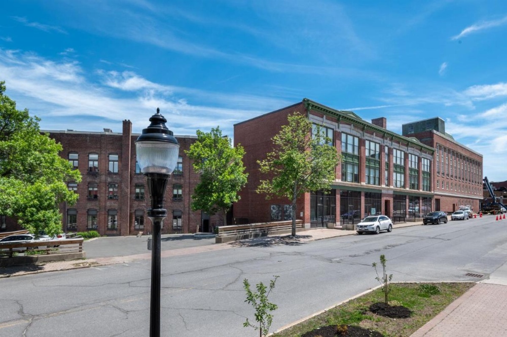 Luxury Downtown Bangor Apartment Image 23