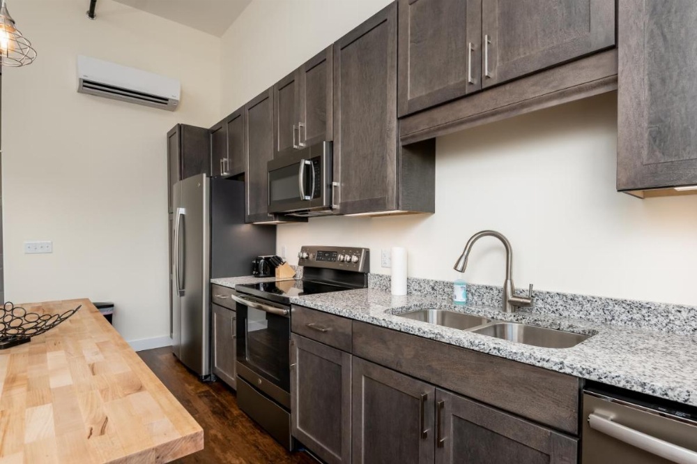 Luxury Downtown Bangor Apartment Image 7